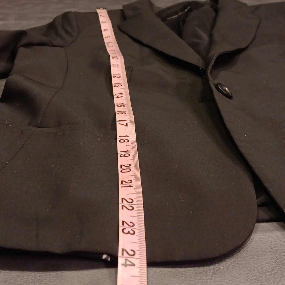 Banana Republic Classic-Fit Machine-Washable Italian Wool Blend Blazer In Black - Picture 14 of 14